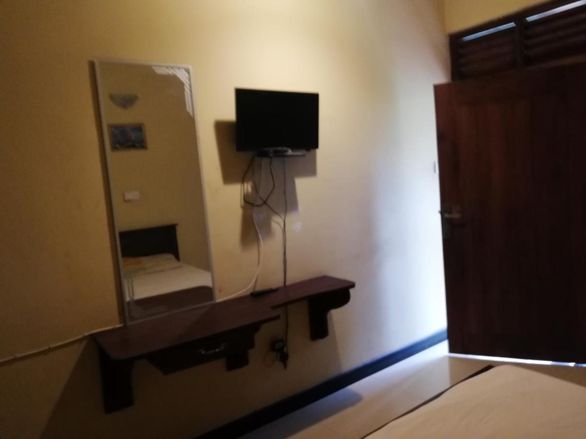 Leaf Guest House 감폴라 외부 사진