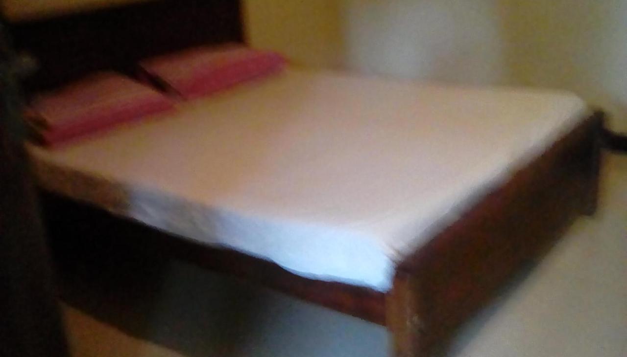 Leaf Guest House 감폴라 외부 사진