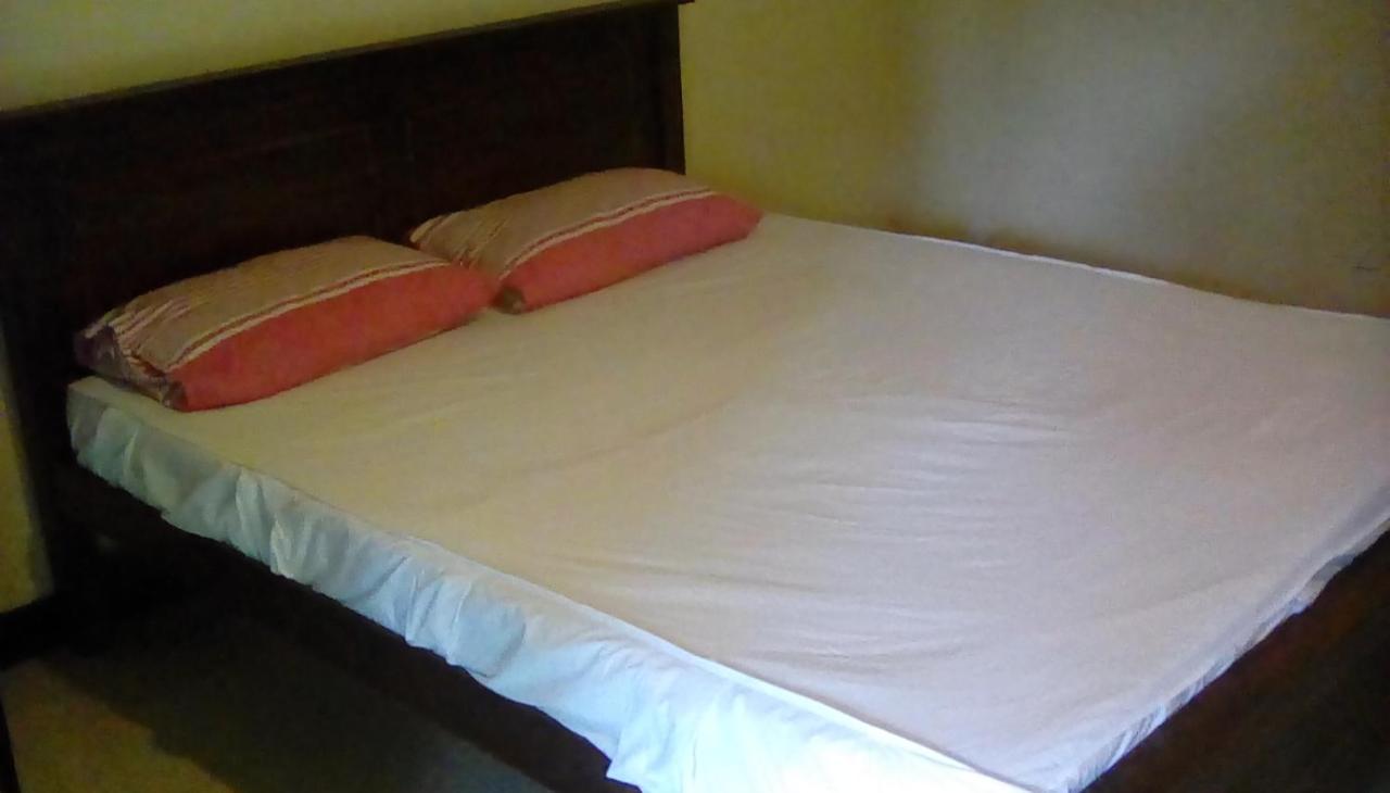 Leaf Guest House 감폴라 외부 사진