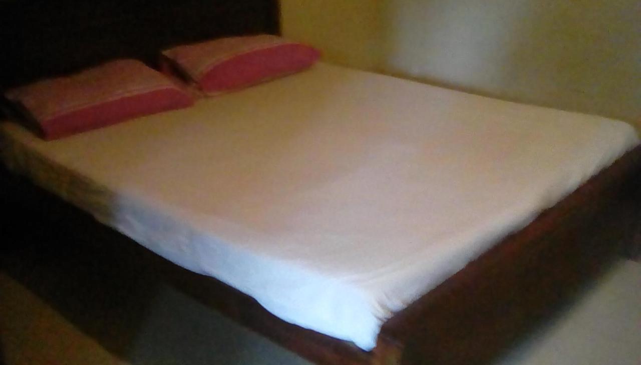 Leaf Guest House 감폴라 외부 사진