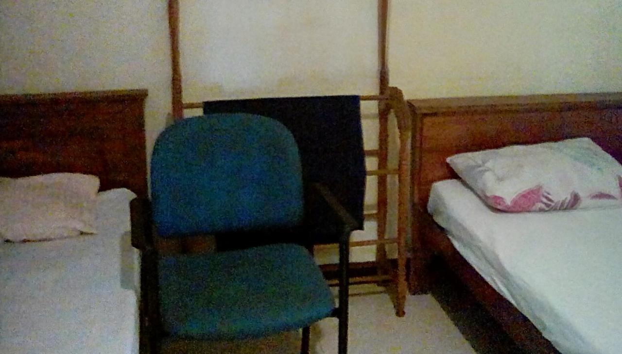 Leaf Guest House 감폴라 외부 사진